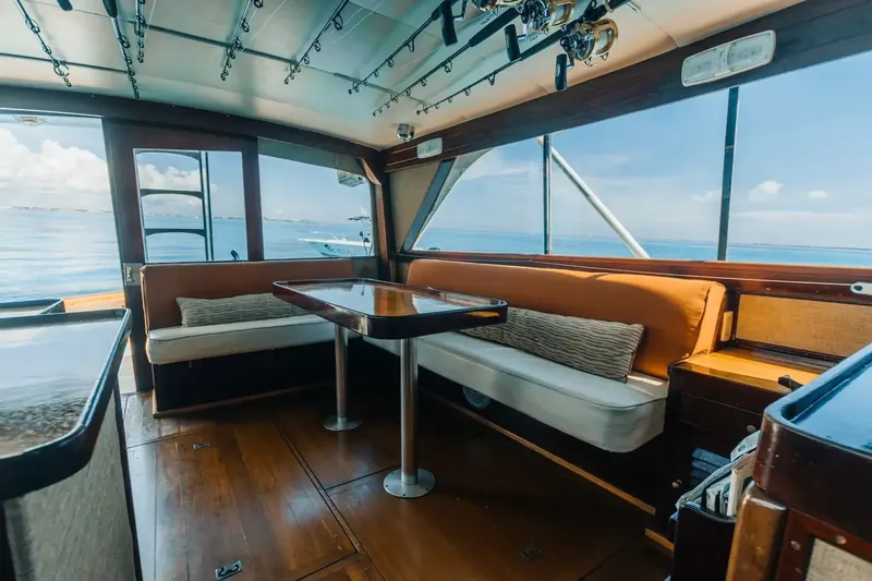 Hatteras 46, photo 3
